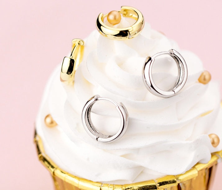Round smooth earring
